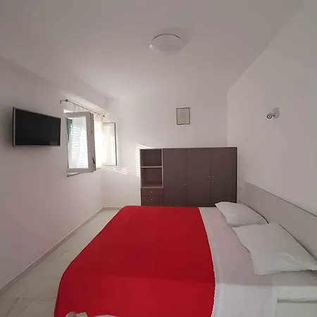 8 Apartment Vrbnik (Primorje-Gorski Kotar)