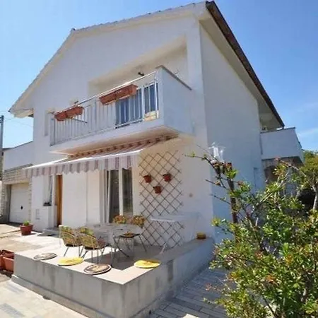 8 Apartment Vrbnik (Primorje-Gorski Kotar)