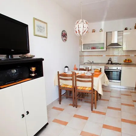 8 Apartment