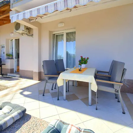 8 Apartman *