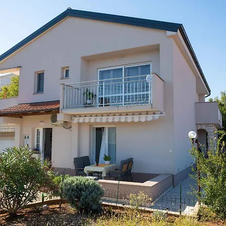 Appartement 8 *