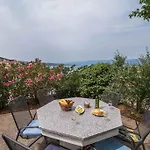 Apartament 8 *