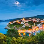 8 * Vrbnik (Primorje-Gorski Kotar)