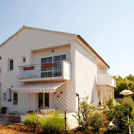 Apartment 8 Vrbnik (Primorje-Gorski Kotar)