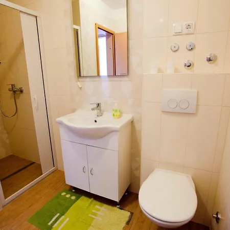 8 Apartment